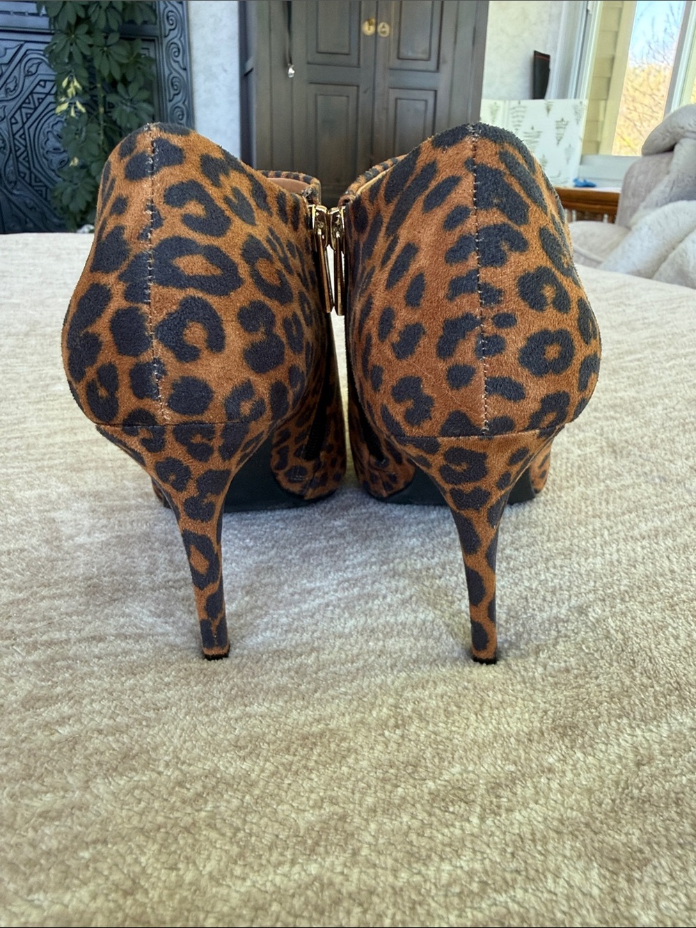 Jessica Simpson Leopard Print Pointed Toe Ankle Booties - Picture 9 of 9